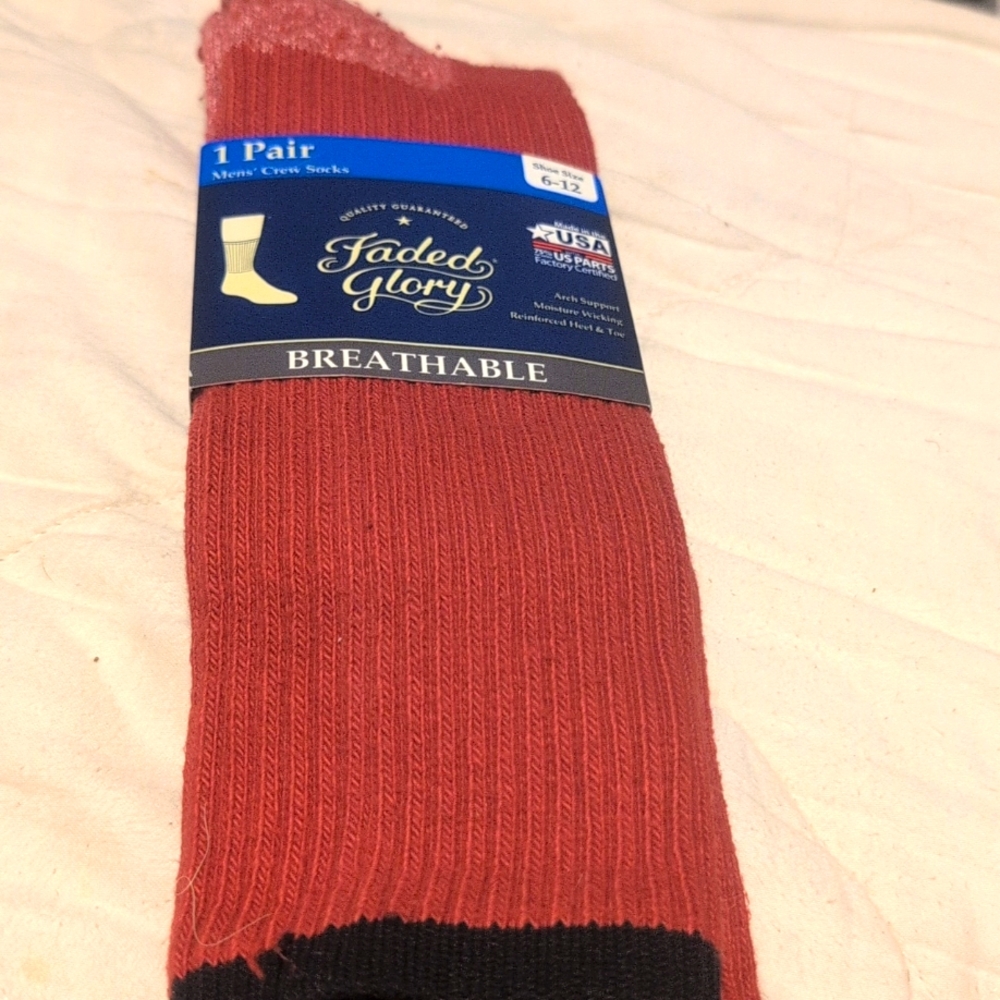Faded Glory Men's Crew Socks 1 Pair Made In USA Red & Black NWT NEW